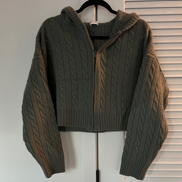 Aritzia Sweaters - Aritizia Sunday Best Cropped Zipup